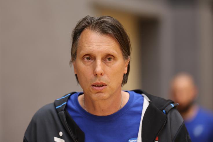 "Vesel sem, da smo s fanti spet skupaj. Za nami je pet neverjetnih mesecev v lanskem letu, skozi zadnji dve leti pa so ti fantje postali kar del moje družine," pravi selektor Gheorghe Cretu. | Foto: www.alesfevzer.com