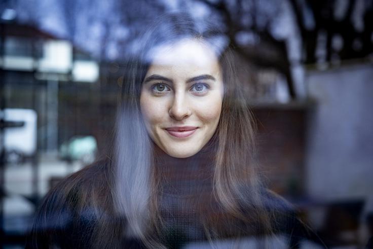 V svoji drugi karieri je badmintonski lopar zamenjala za kozmetično znamko. | Foto: Ana Kovač