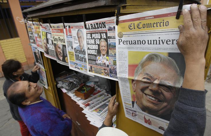 Naslovnice perujskih časopisov oktobra 2010, ko je Vargas Llosa prejel Nobelovo nagrado za literaturo | Foto: Guliverimage