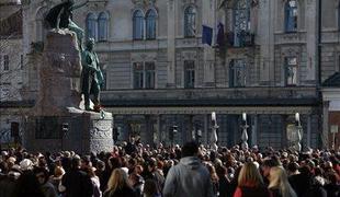 "Dovolj trpel je že naš narod, poberi se hujskačev zarod"