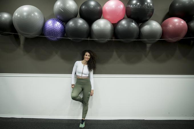 "Če bi imela več časa, bi več dvigovala uteži. Nekoč sem prakticirala olimpijsko dviganje uteži in mi je bilo super, v tem uživam," pravi. | Foto: Ana Kovač