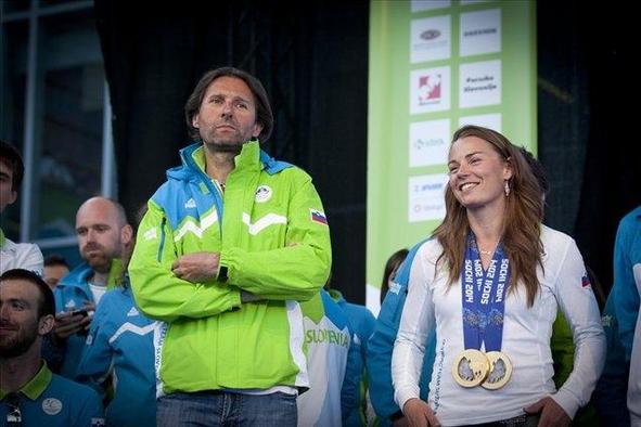Sprejem olimpijcev: Andrea Massi potarnal, da ga Tina ne uboga (video)