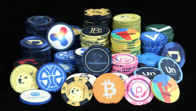 Nove kriptovalute se pojavljajo kot gobe po dežju. Samo na portalu coinmarketcap.com jih je mogoče na trgu spremljati že več kot 700. Daleč največje tržne deleže imajo za zdaj sicer samo tri - Bitcoin, Ethereum in Ripple. | Foto: bullbastic.com