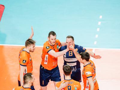 ACH Volley polfinale začel z zanesljivo zmago