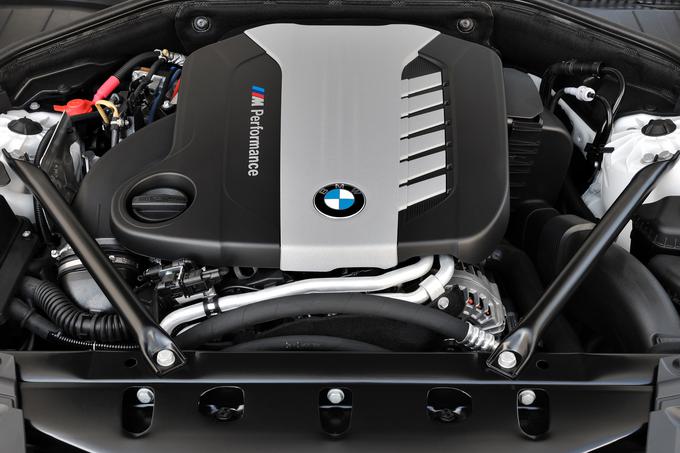Novi dizelski šestvaljnik s štirimi turbinskimi polnilniki naj bi ob prirastku moči, navora in odzivnosti, zlasti pri nižjih motornih hitrostih, ponujal tudi za okoli pet odstotkov večjo energijsko učinkovitost. | Foto: BMW