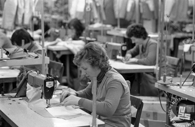 Tekstilna tovarna Jutranjka je bila pred 40 leti vir zaslužka številnih prebivalcev Sevnice. Foto: Miško Kranjec, leto 1983 | Foto: Muzej novejše zgodovine Slovenije