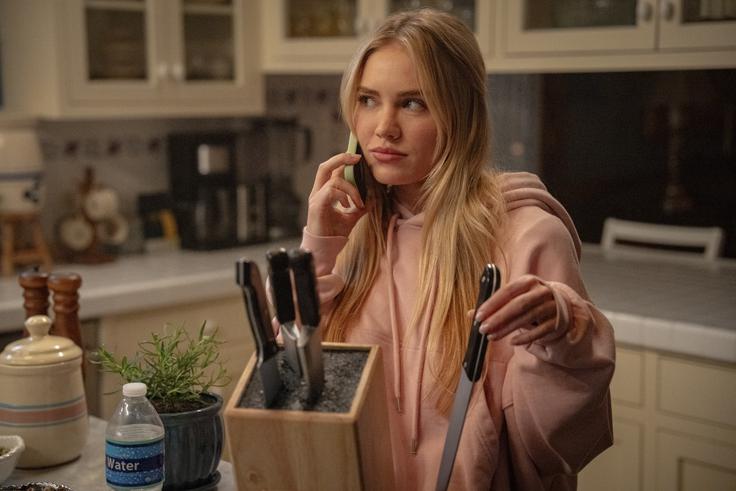 Idealna prva žrtev v uvodni sceni filma. In ne, ta nož ni pravi. | Foto: Karantanija Cinemas