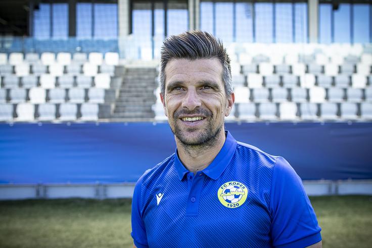 Zoran Zeljković je nekdanji slovenski reprezentant, ki je v karieri igral nogomet za Olimpijo, Domžale, Interblock, Krko, Ivančno Gorico, Ljubljano in Bravo, na Madžarskem za Pecs, na Cipru za APOP Kinyras Peyias, v Avstriji pa za Pinkefeld. Za slovensko A reprezentanco je nastopil enkrat, pred 13 leti na Švedskem. Kot trener je pred Koprom vodil Ilirijo in Krko, pred tem pa se je preizkusil tudi kot pomočnik trenerja pri Bravu in Celju. | Foto: Ana Kovač