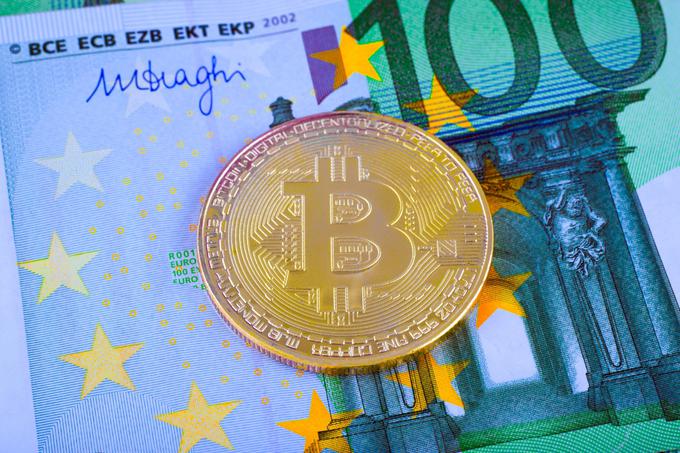 Cena enega bitcoina je trenutno okrog 7.500 evrov, cena enega bitcoin casha pa malce manj kot 1.100 evrov, kažejo podatki na analitični spletni strani Coinmarketcap. Kliknite za obisk.  | Foto: Thinkstock