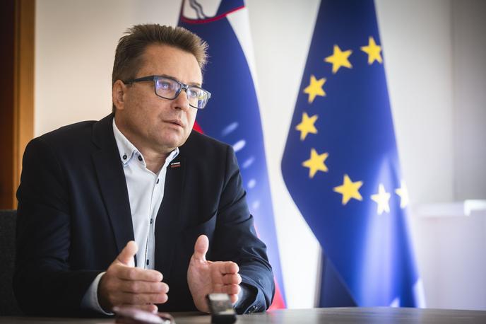 Zvonko Černač, minister brez resorja, pristojen za razvoj in EU kohezijsko politiko | Zvonko Černač v aktualni vladi zaseda položaj ministra za razvoj in evropsko kohezijsko politiko. | Foto Bojan Puhek