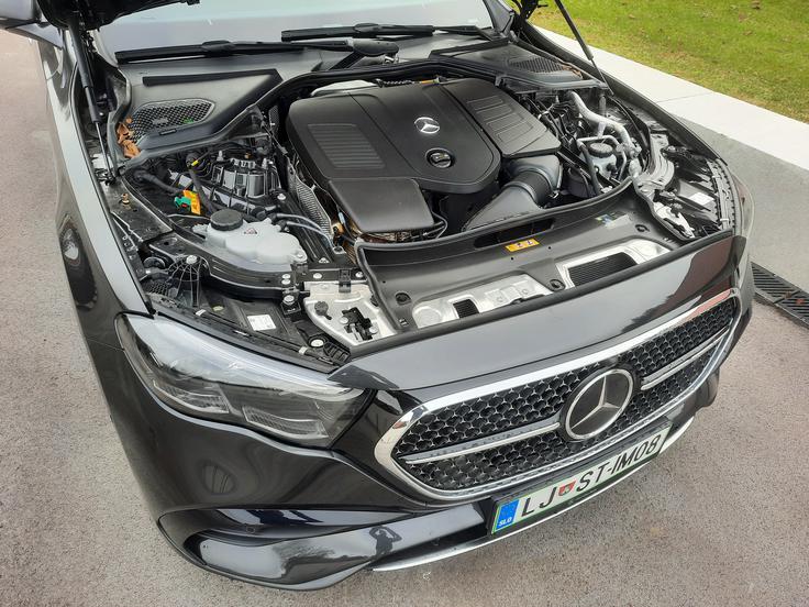 150 kilovatov moči je delež, ki ga prispeva bencinski dvolitrski turbo motor, sistemska moč pa skupaj z električnim pogonom znaša 230 kilovatov oziroma 313 konj. | Foto: Aleš Črnivec