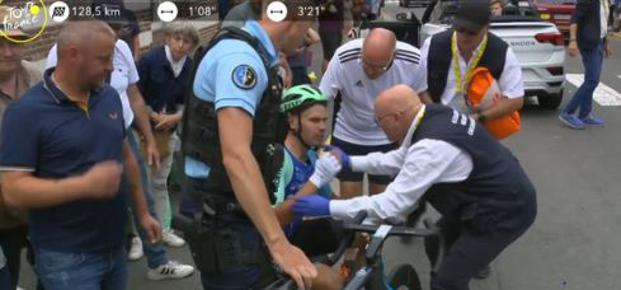 V živo: prva etapa Toura že zelo zgodaj postaja napeta, Ganna in Bissegger na tleh