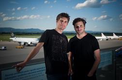 2Cellos: eden bi pasel ovce, drug pa depresiven ždel doma