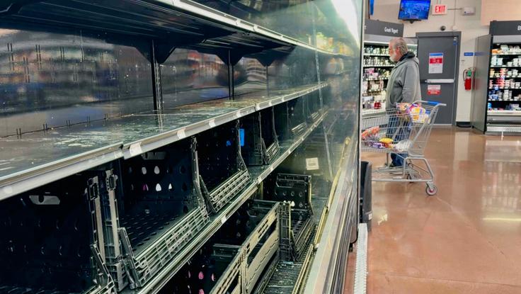 Prazne police v mestu Tulsa v Oklahomi | Foto: Reuters