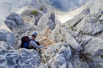 Helikopterska pomoč: na Skuti reševali dva zaplezana planinca