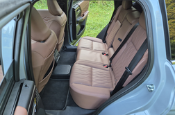 Japonski SUV s kablom, kaj zmore v notranjosti? #foto