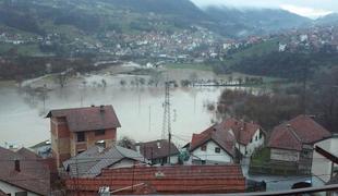 V Srbiji zaradi poplav evakuirajo prebivalce (foto, video)