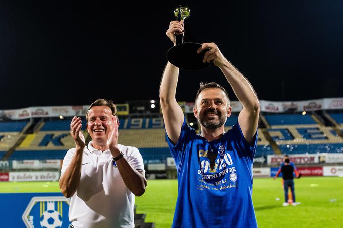 Kosić je prejel nagrado za najboljšega trenerja Prve lige Telekom Slovenije v prejšnji sezoni. | Foto: Grega Valančič/Sportida