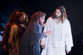 Jesus Christ Superstar: božanskost v človeški podobi