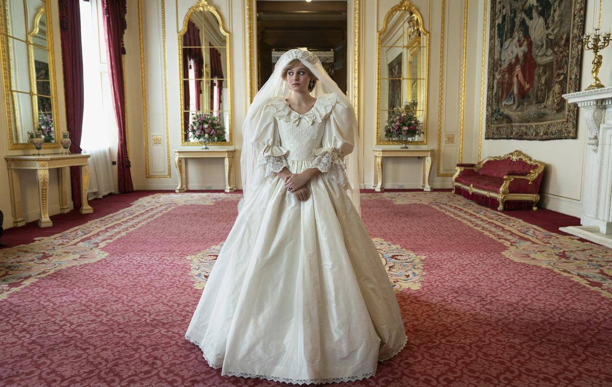 Krona | Legendarna poročna obleka princese Diane je v seriji Krona podobna, a ne povsem enaka izvirniku. | Foto IMDb