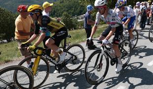 Oče Simona in Adama Yatesa zablestel s posebno opravo