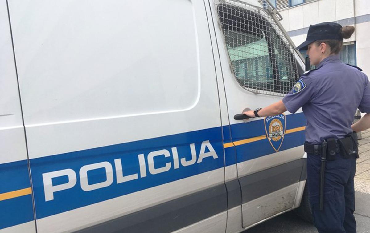 Hrvaška policija, marica | Več potnikov iz minibusa pa so z reševalnimi vozili prepeljali v bolnišnico v Zadru in v ortopedsko bolnišnico v Biogradu na Moru, so sporočili iz zadrske policijske uprave.  | Foto policijska uprava Istarska
