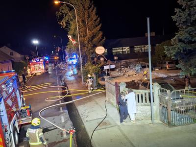 Ponoči zagoreli trije avtomobili: razlog neznan