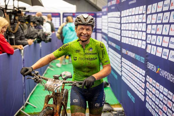 Tanja Žakelj po napetem dvoboju ugnala Vito Movrin