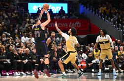 V živo: Luka Dončić je zelo vroč, trojni dvojček že v prvem polčasu