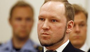 Norveški skrajnež Breivik znova zaprosil za pogojno izpustitev iz zapora