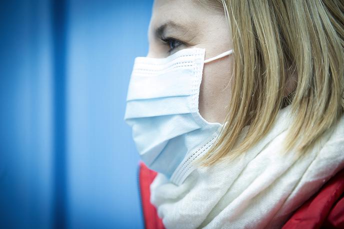 Maska koronavirus | Po 31. maju, ko se bo v Sloveniji iztekla razglasitev epidemije novega koronavirusa, bo v določenih primerih še vedno obvezna uporaba zaščitnih mask. | Foto Ana Kovač