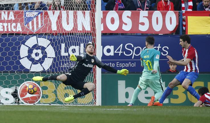 Jana Oblaka 15. oktobra čaka tekma proti Lionelu Messiju in preostalim zvezdnikom Barcelone. | Foto: Reuters