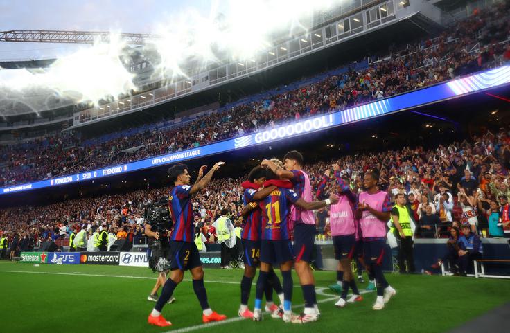 Barcelona je v tej sezoni na petih srečanjih dosegla neverjetnih 22 zadetkov. V la ligi je še edina s stoodstotnim izkupičkom, v ligi prvakov pa je za začetek nadigrala nizozemskega podprvaka s 5:1. | Foto: Reuters