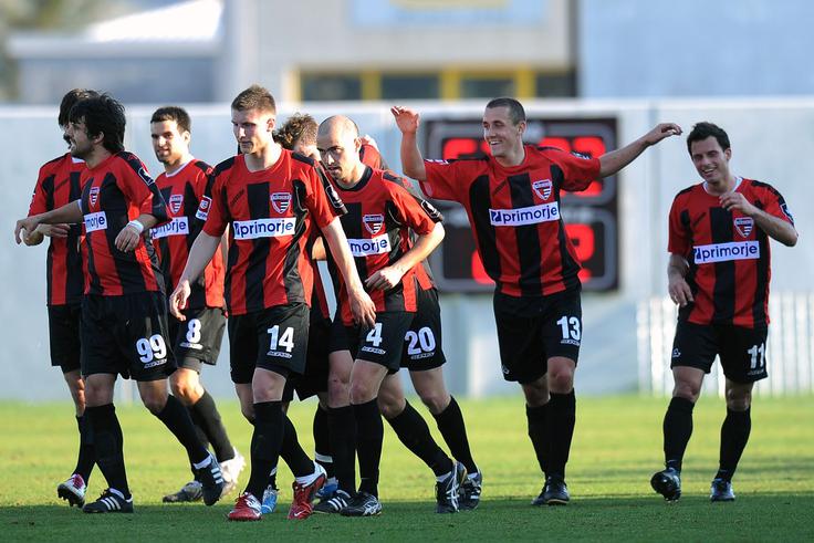 Navijači Primorja so nazadnje spremljali Ajdovce v prvi ligi pred 13 leti. | Foto: Saša Pahić Szabo/alesfevzer.com