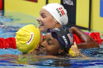 Manuelova presenetila Sjöströmovo, prevlada Rusov