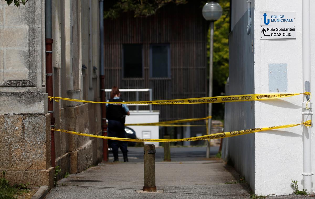 napad z nožem francija | Osumljenec se je nad sostanovalca spravil z nožem, a je ta na srečo utrpel le lažje poškodbe.  | Foto Reuters