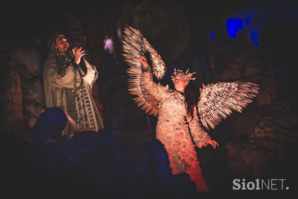 Žive jaslice v Postojnski jami