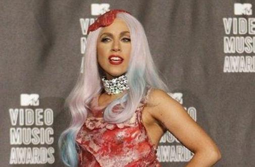 Mesna obleka Lady Gaga na razstavi