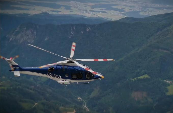 Slovenska policija se bo predstavila tudi s spustom pripadnikov po vrvi iz helikopterja leonardo AW169. | Foto: Aeros 2021