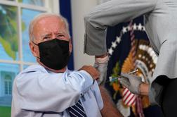 78-letni Biden prejel poživitveni odmerek cepiva Pfizer #video