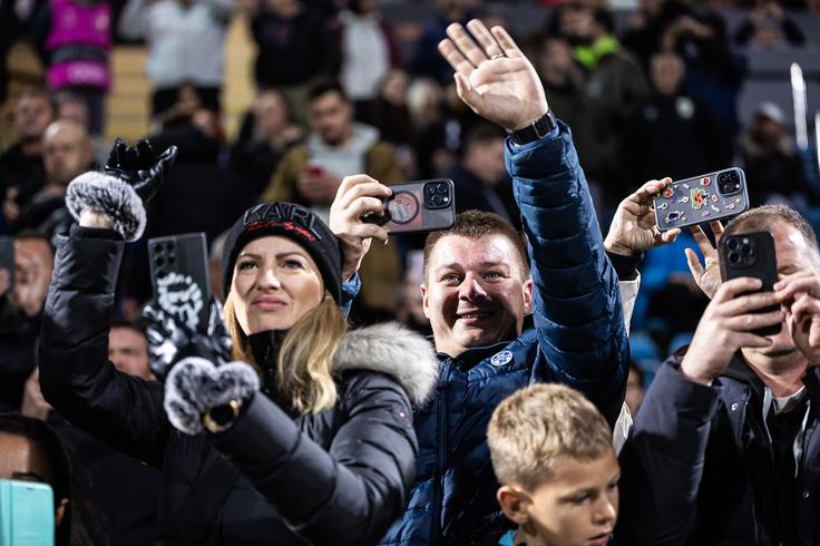 Dvoboj med Celjem in Legio je na stadion Z'dežele privabil osem tisoč gledalcev. Imeli so kaj za videti. | Foto: Jure Banfi