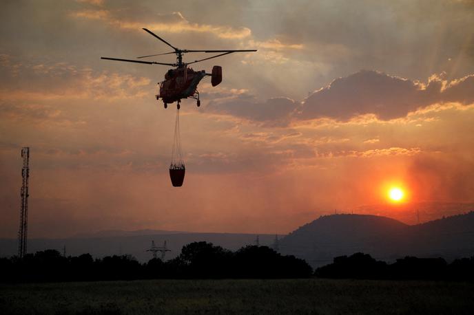 požar črna gora | Letala in helikopterji po navedbah vlade delujejo s polno zmogljivostjo, vendar vsem potrebam ne morejo zadostiti. Pri gašenju pomaga tudi vojska. | Foto Reuters