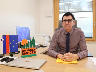 Razmere v Domu starejših Rakičan se po prevzemu novega vršilca dolžnosti direktorja umirjajo