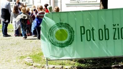Pohod Pot ob žici razglašen za živo kulturno dediščino