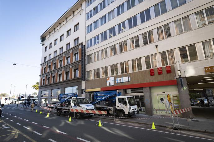 KFC na Miklošičevi ulici v Ljubljani. | Foto Bojan Puhek