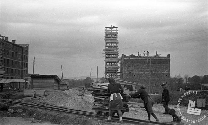 Na gradbišču Nove Gorice, 1949. | Foto: Foto: Vlastja Simončič, hrani: Muzej novejše zgodovine Slovenije.