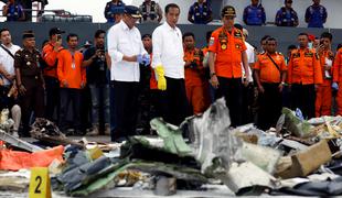 V Indoneziji naj bi odkrili trup strmoglavljenega letala #foto
