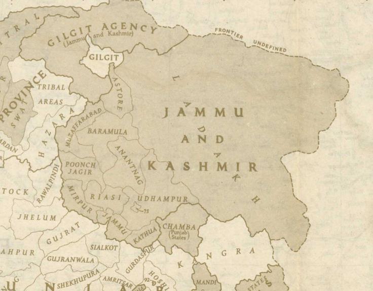 Zemljevid Kašmirja leta 1946. Tedaj je kneževini Džamu in Kamšir vladal hindujski radža Hari Sing. Ko je bilo leta 1947 konec britanske nadoblasti, se je Hari Sing odločil najprej za samostojnost. Ker pa so v Džamu in Kašmir vdrli prostovoljci iz Pakistana, je Sing na pomoč poklical Indijo.   | Foto: Wikimedia Commons