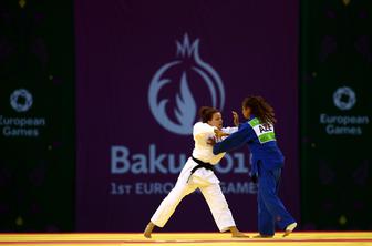 Slab začetek judoistov, košarkarski ekipi v polfinalu, plavalke z državnim rekordom