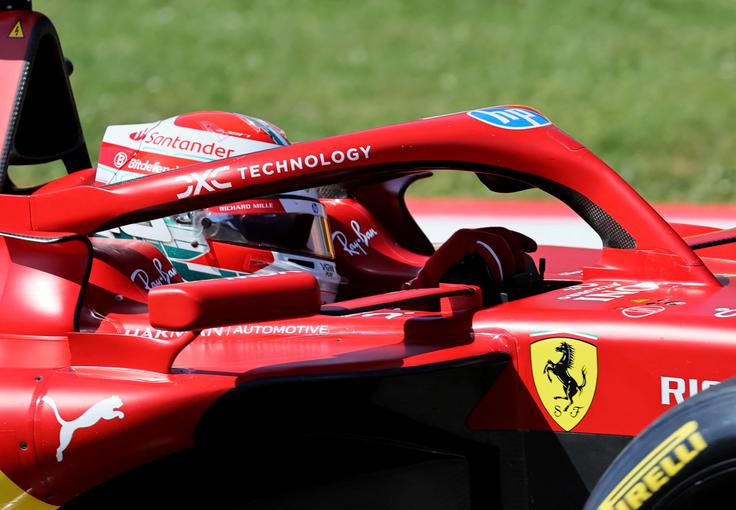 Charles Leclerc bo šele na četrtem štartnem mestu. | Foto: Reuters